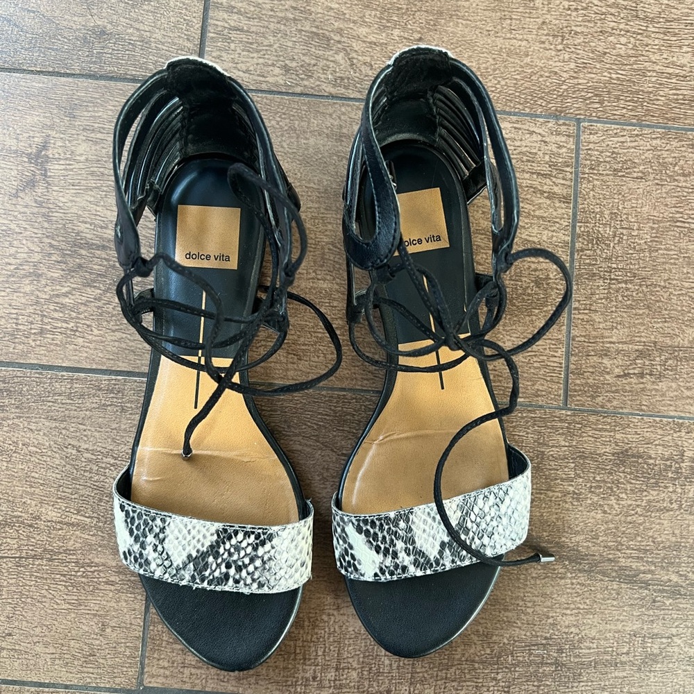 Dolce Vita Ashyn Leather Sandal